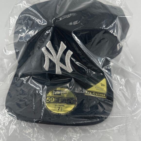New Era New York Yankees On Field Game Navy 59FIFTY Fitted Cap Size 7 3/8 - Picture 2 of 10